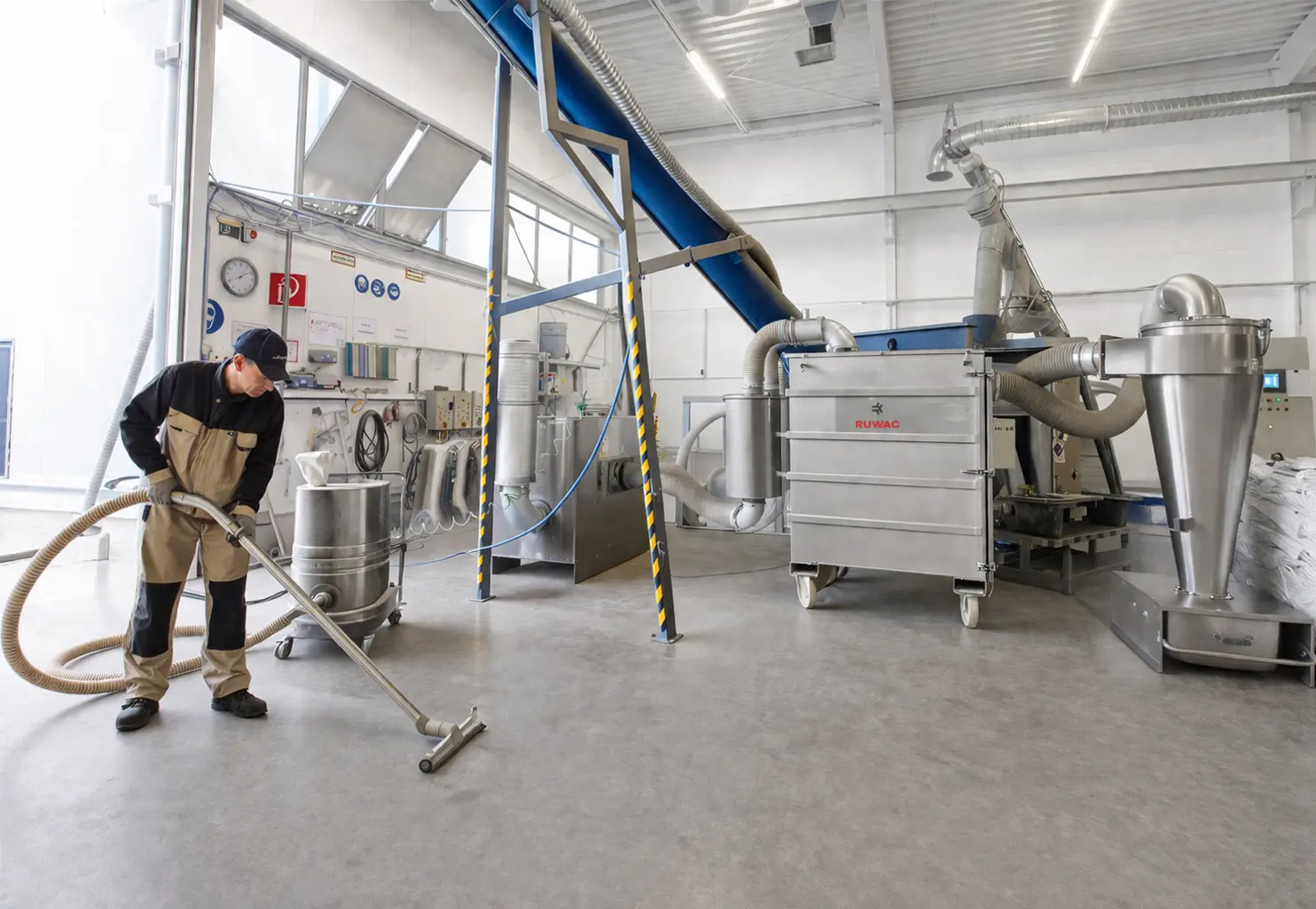 Powder handling with light metals